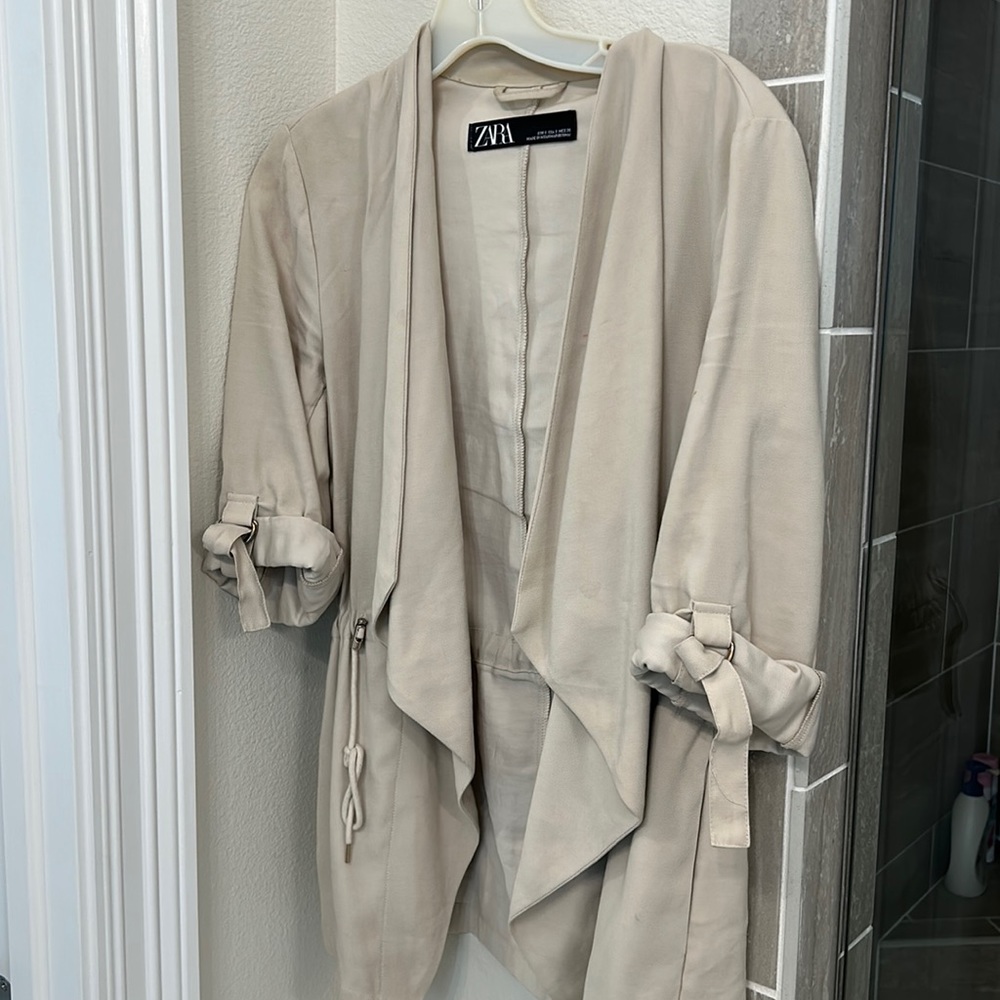Zara laser/jacket size small. Beautiful details super lightweight khaki.